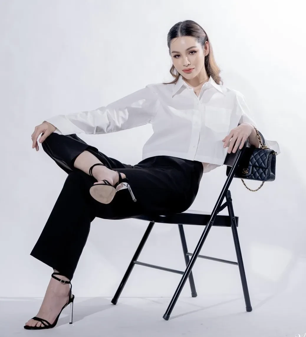 เสื้อเชิ๊ตครอป เสื้อครป ชุดทำงาน สีขาว ออลเลดี้ รุ่น ออลเลดี้ คร็อป ท็อป All Lady Crop Top