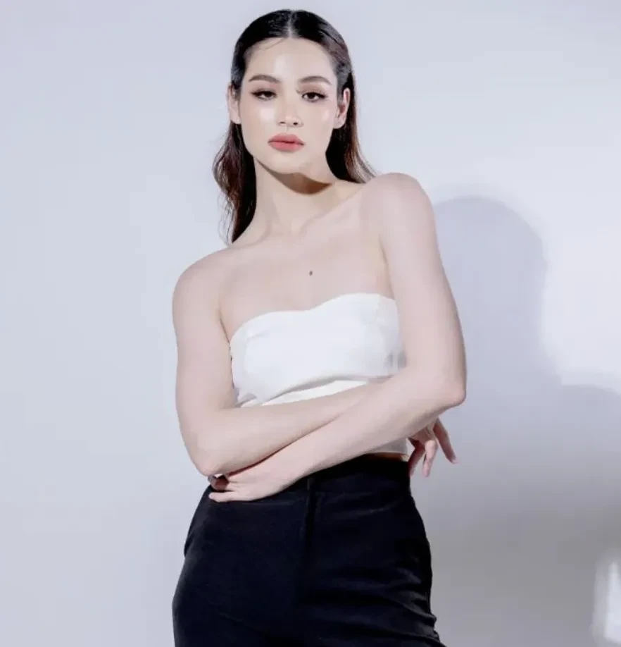 เสื้อเกาะอก เกาะอกแฟชั่น เกาะอก สีขาว ออลเลดี้ รุ่น ออลเลดี้ ชาร์มมิ่ง สแตร็ปเลส All Lady Charming Strapless